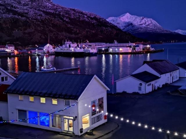 The Old Harbour Store ローディギン エクステリア 写真